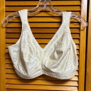 Playtex Ivory Floral Lace Bra